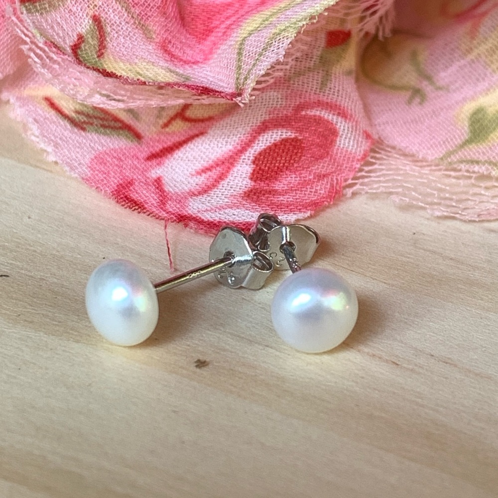 🌟 Freshwater Pearl S 925 Stud Earrings - Picture 2 of 3